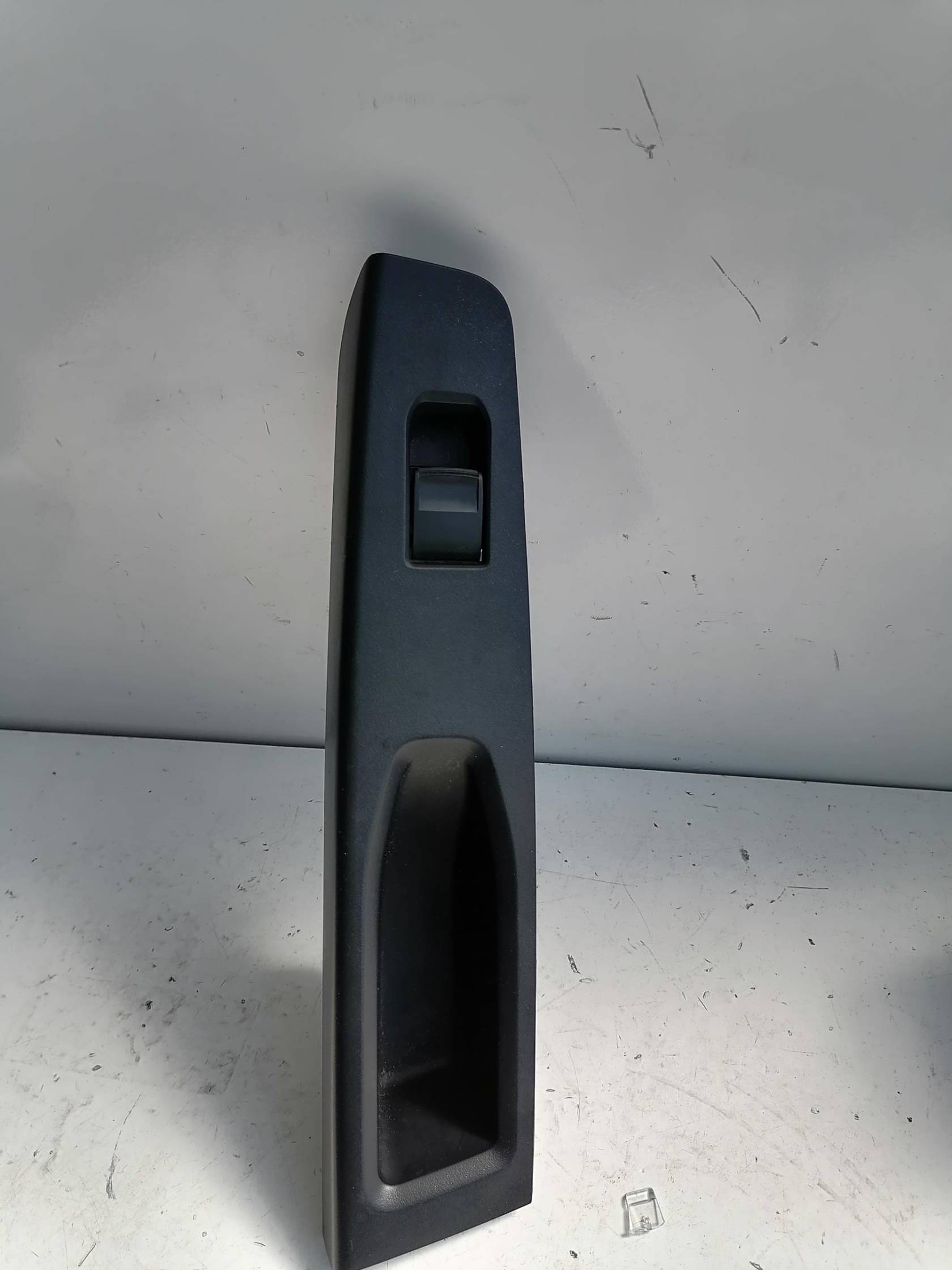 Interruttore alzacristalli porta post. dx.